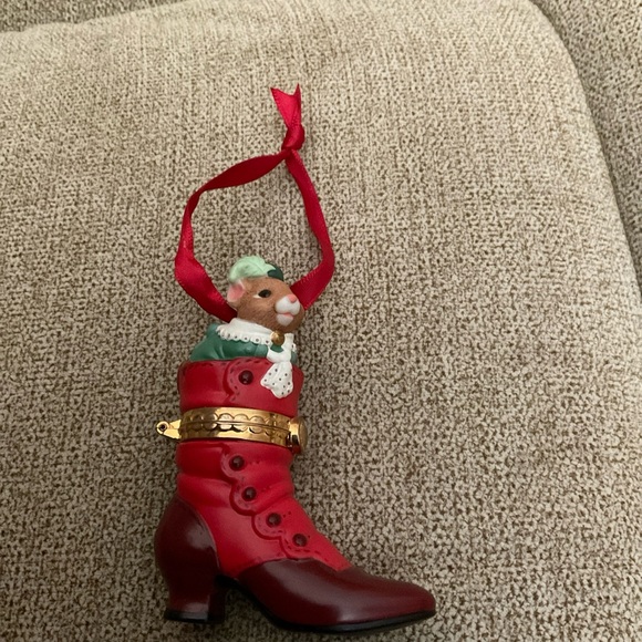 🌸3 for $18🌸 Hallmark Christmas Ornament 2000, Fashion Afoot Cute Mouse in Boot - Picture 9 of 12